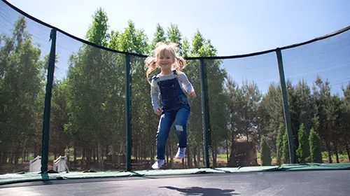 Un petit saut, Le trampoline